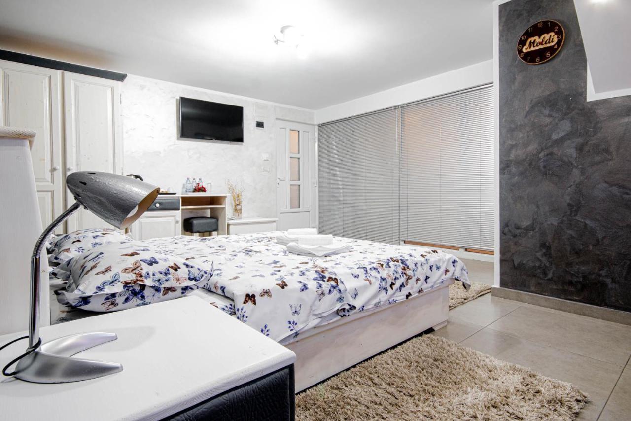 Cazare Moldi - Regim Hotelier Moldvahosszúmező Kültér fotó